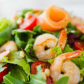 salat_s_krevetkami_i_kunzhutom